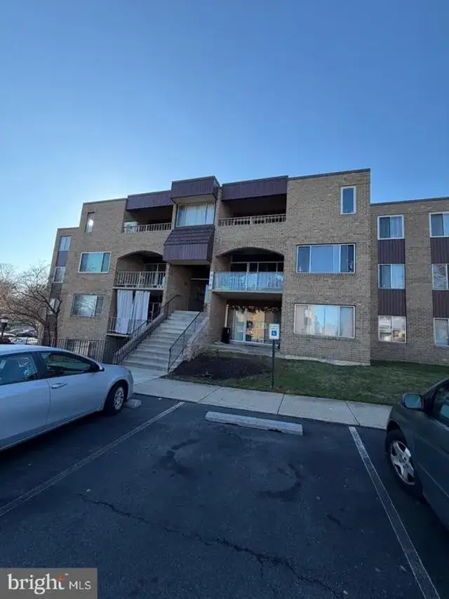 418 Girard St #302, Gaithersburg