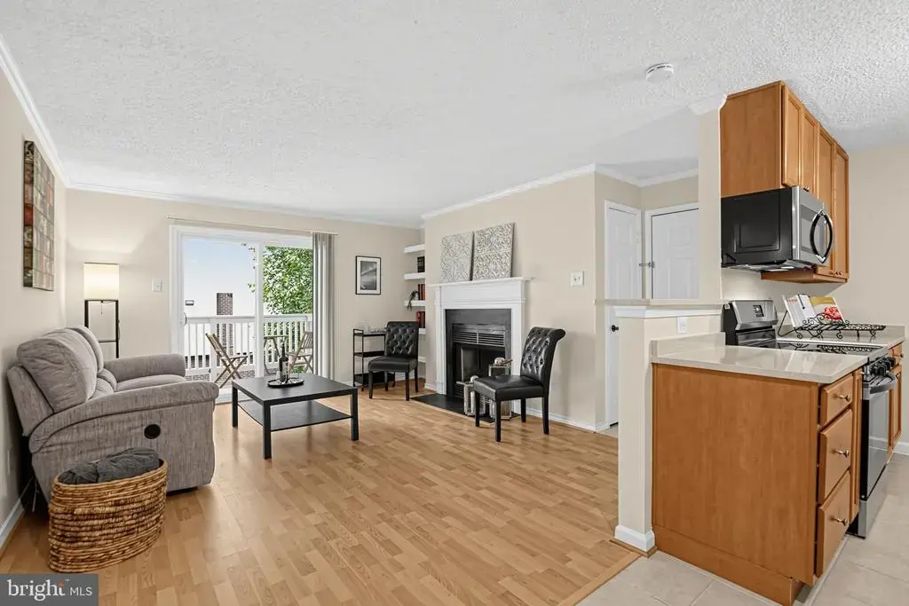 1532 Lincoln Way #202b, MCLEAN