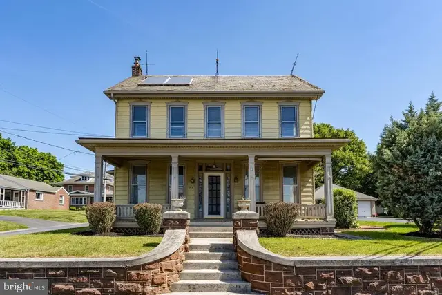 564 W Maple Grove Rd, Denver
