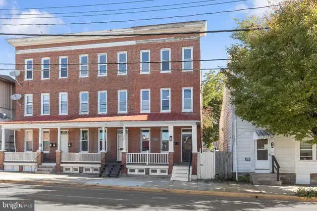 98 W Main St, Westminster