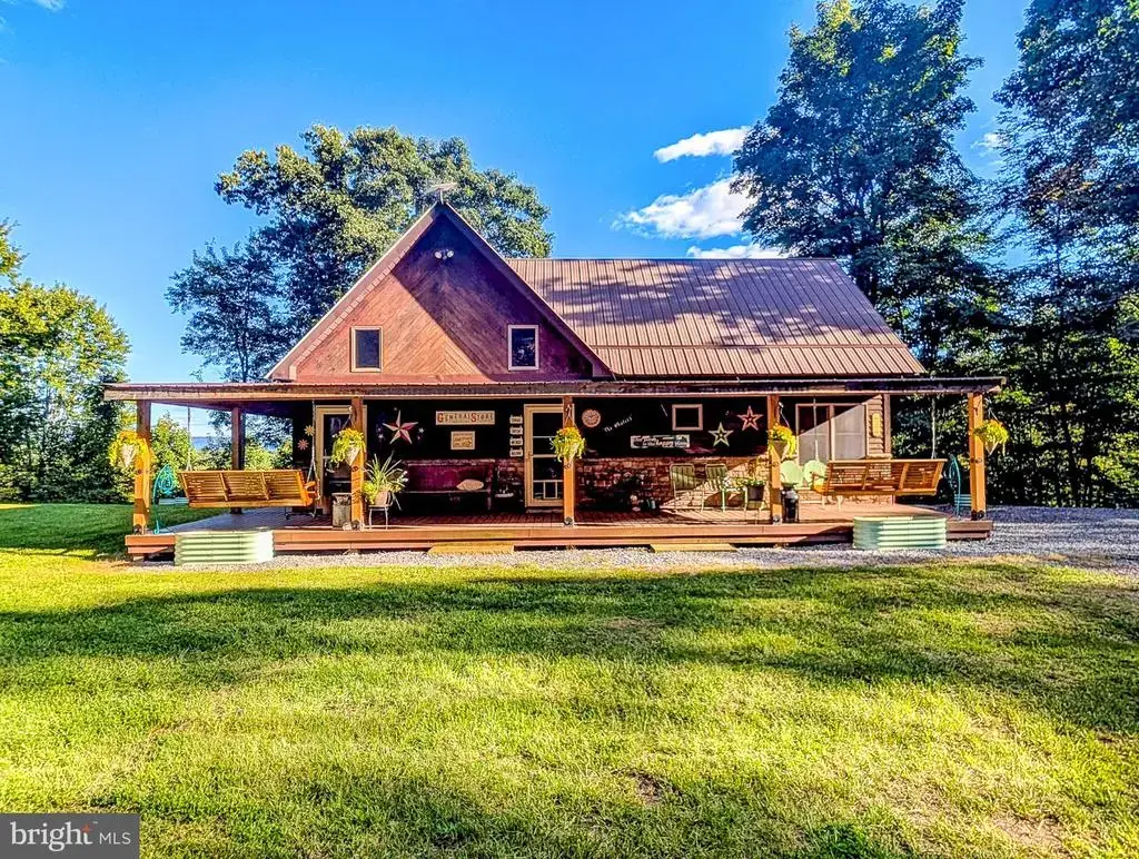 1077 Queen Rd, CLAYSBURG