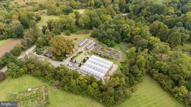 240 Bohemia Church Rd, Warwick