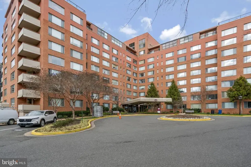 1111 Arlington Blvd #842, ARLINGTON
