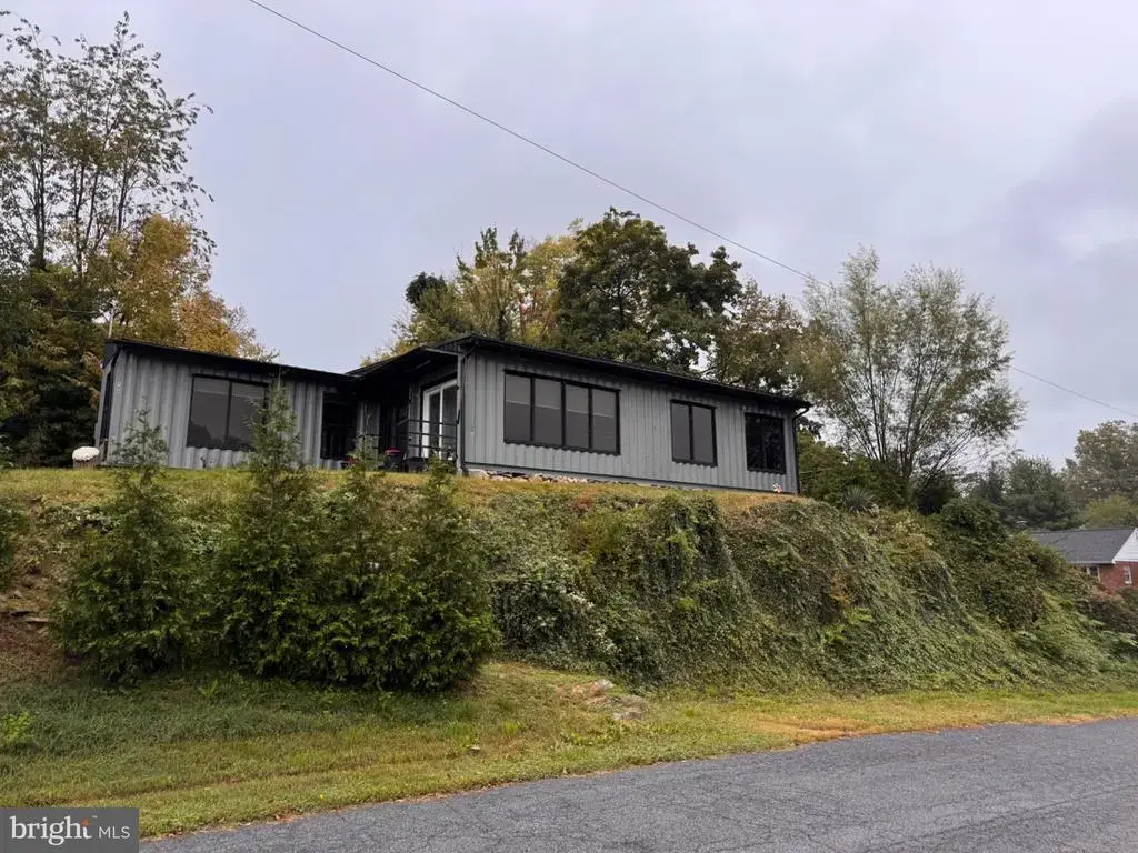 100 Logan Ave, READING