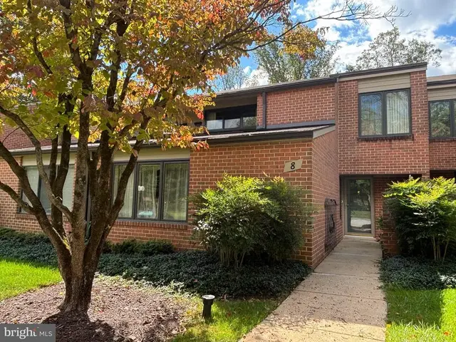 8 Oakhampton Dr, Lutherville