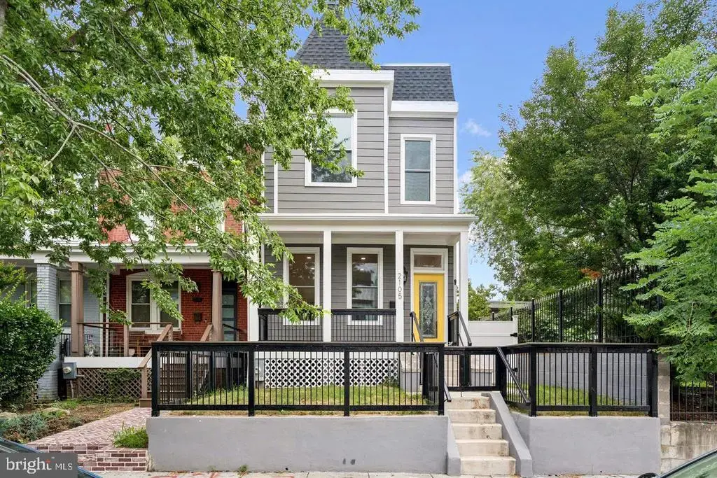 2105 4th St Ne, WASHINGTON