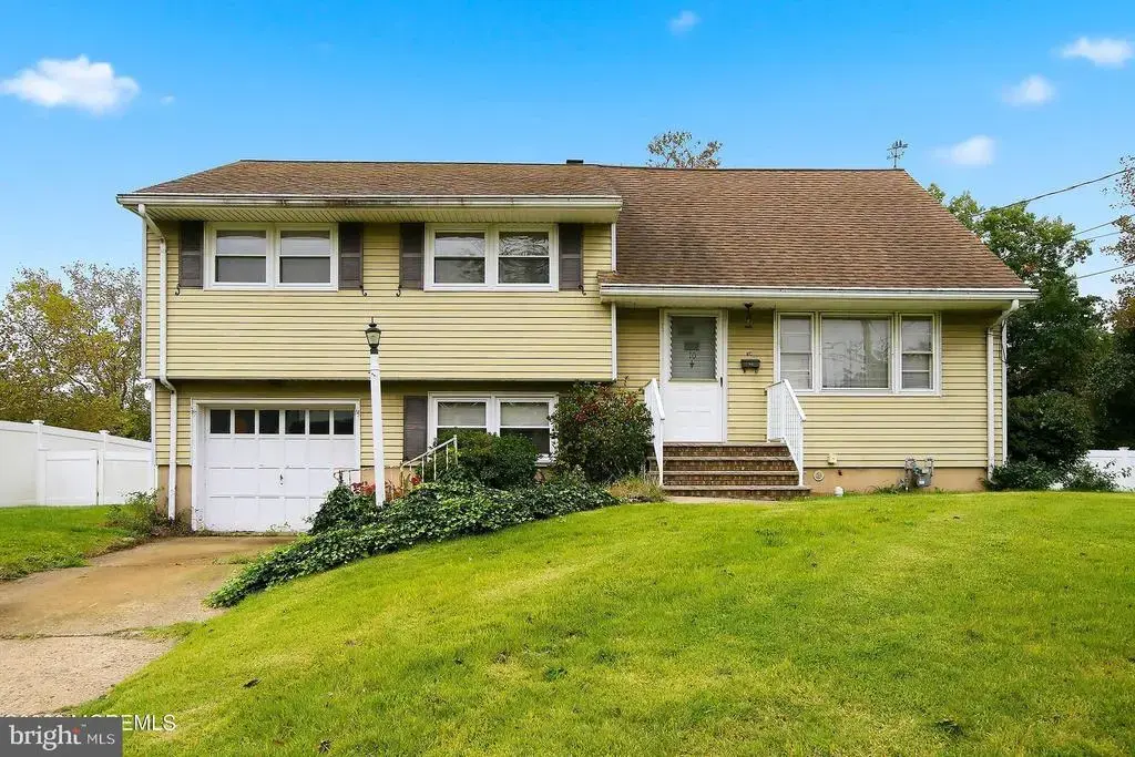10 Carol Ct, SOMERSET