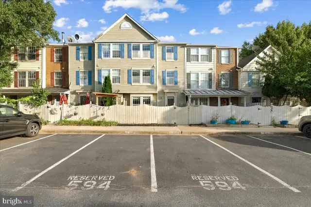 594 Hollyberry Way, Frederick