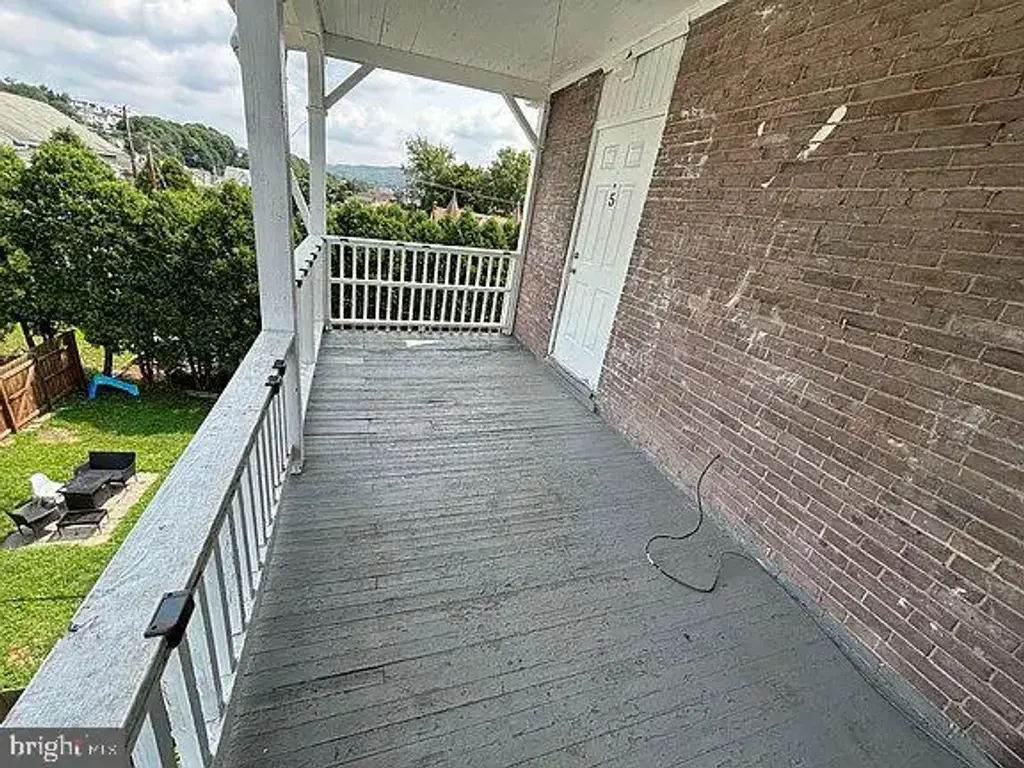 409 Broad St W #5, TAMAQUA