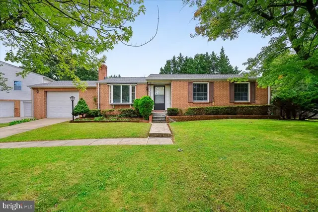 18308 Powhatan Ct, Gaithersburg