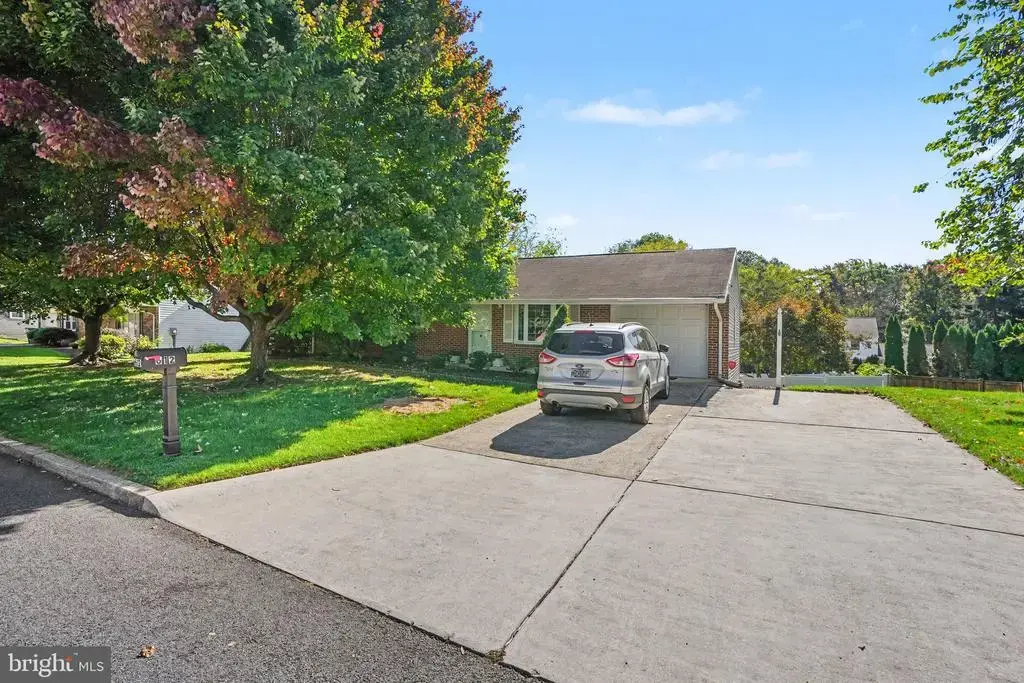 612 Park Hills Dr, MECHANICSBURG