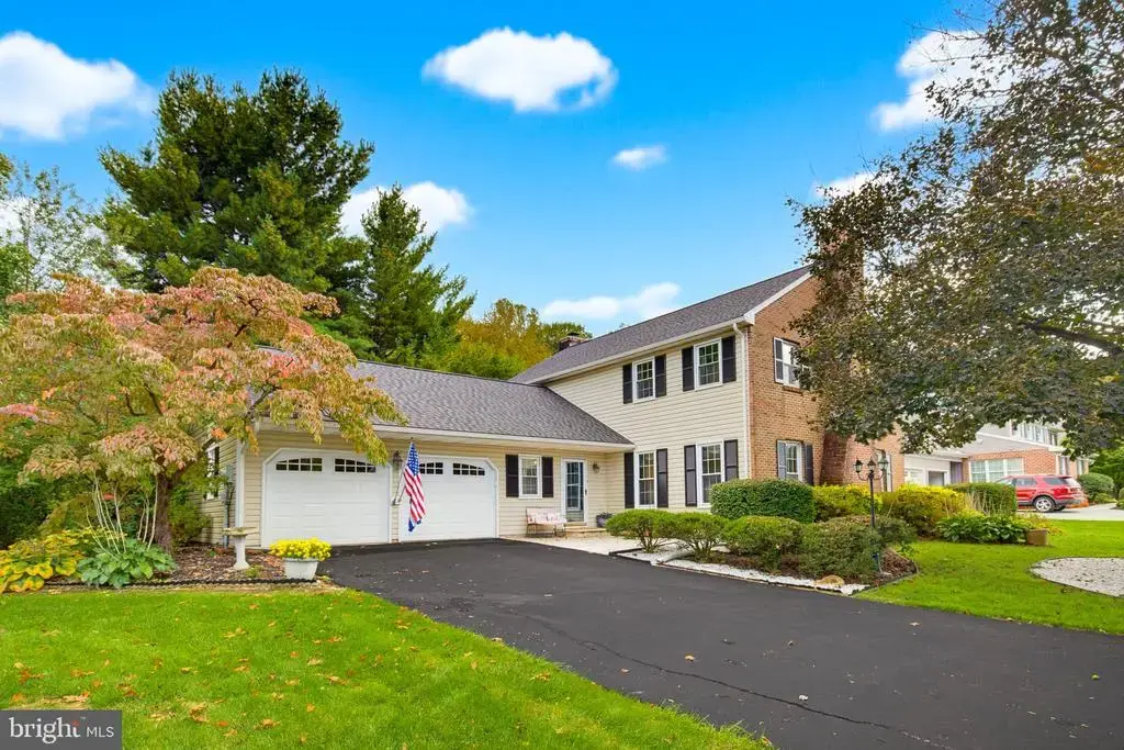 2584 Woodview Dr, LANCASTER
