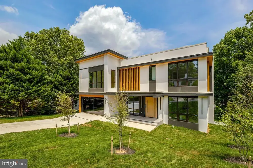 1451 Cola Dr, MCLEAN