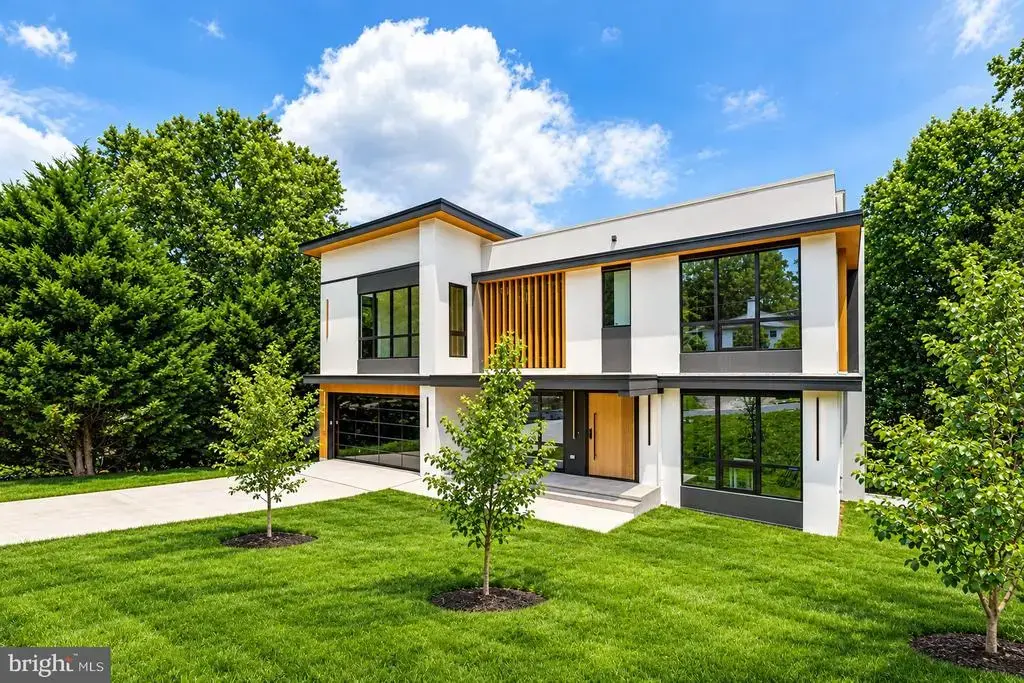 1451 Cola Dr, MCLEAN