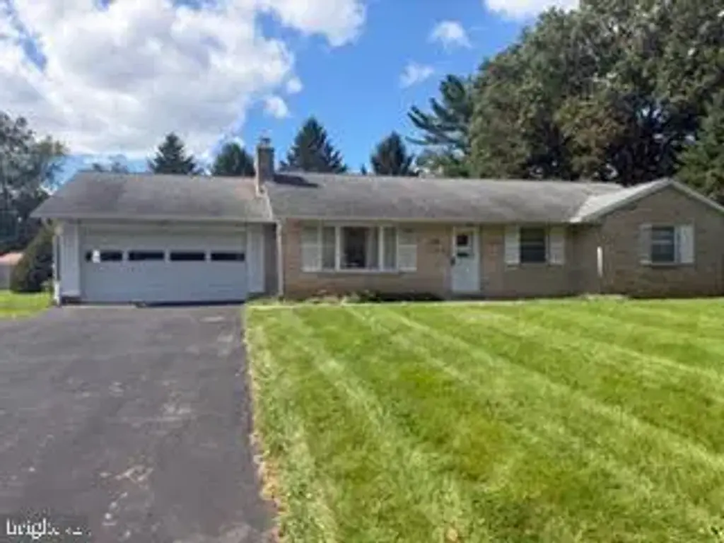14 Circle Dr, CARLISLE