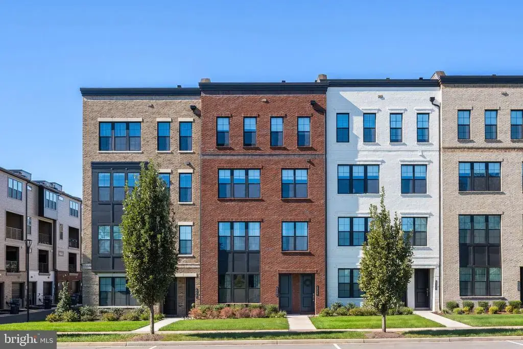 43539 Moorefield Blvd, ASHBURN