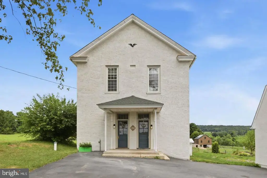 845 White School Rd, HONEY BROOK