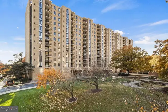 4500 S Four Mile Run Dr #927, Arlington