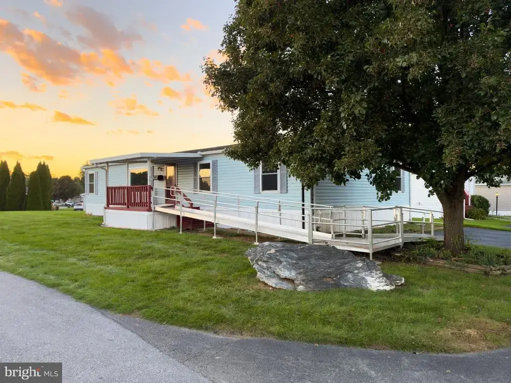 201 Silver Wind Ct N, LANCASTER