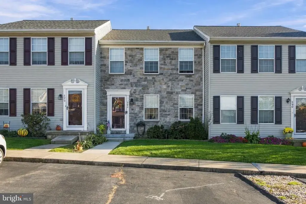380 Charles Cir, YORK