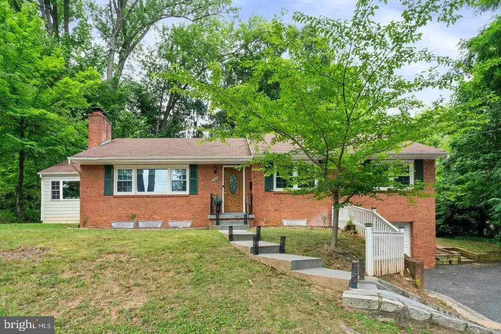 709 E Broad St, FALLS CHURCH
