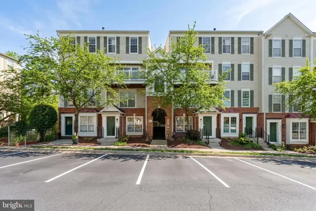 46956 Courtyard Sq #303, STERLING