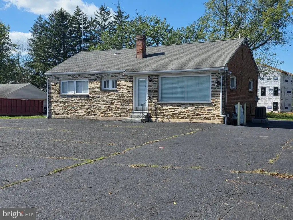 513 W Butler Ave, CHALFONT