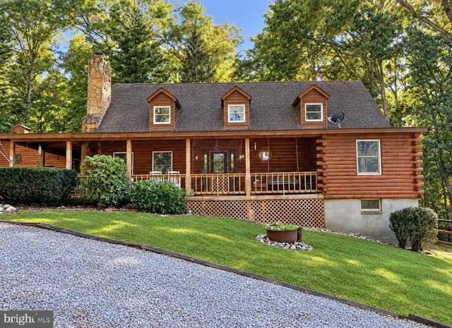 650 Marpete Dr, Hampstead