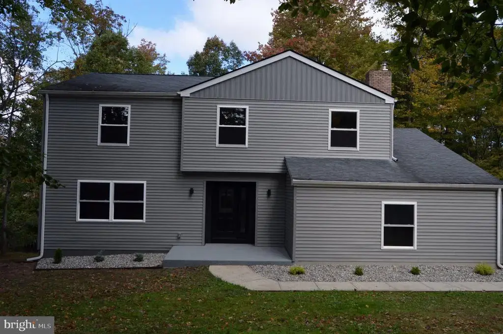 22 Forest, EWING