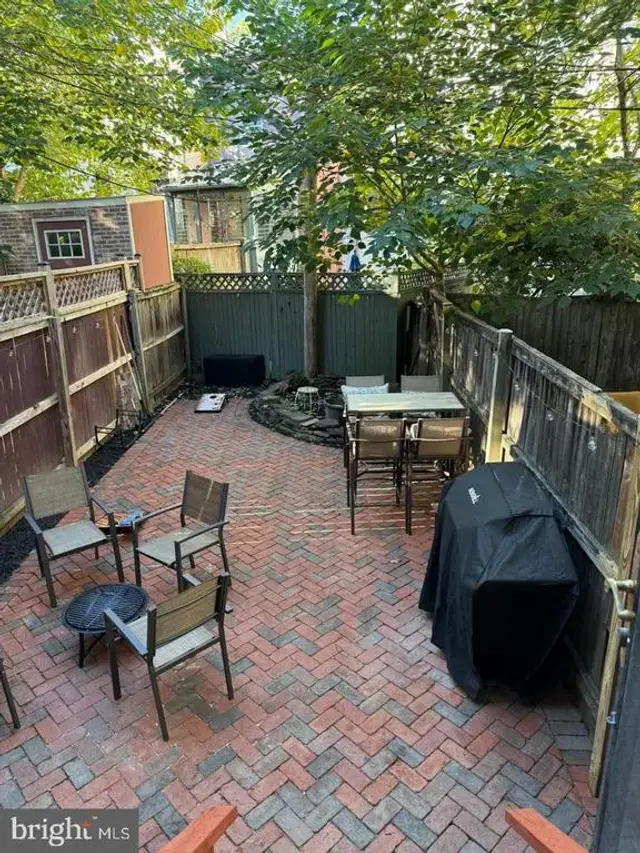 318 N Carolina Ave Se #1, Washington