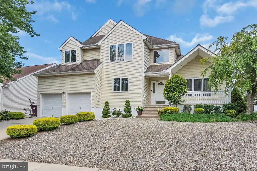 115 Bow St, BAYVILLE