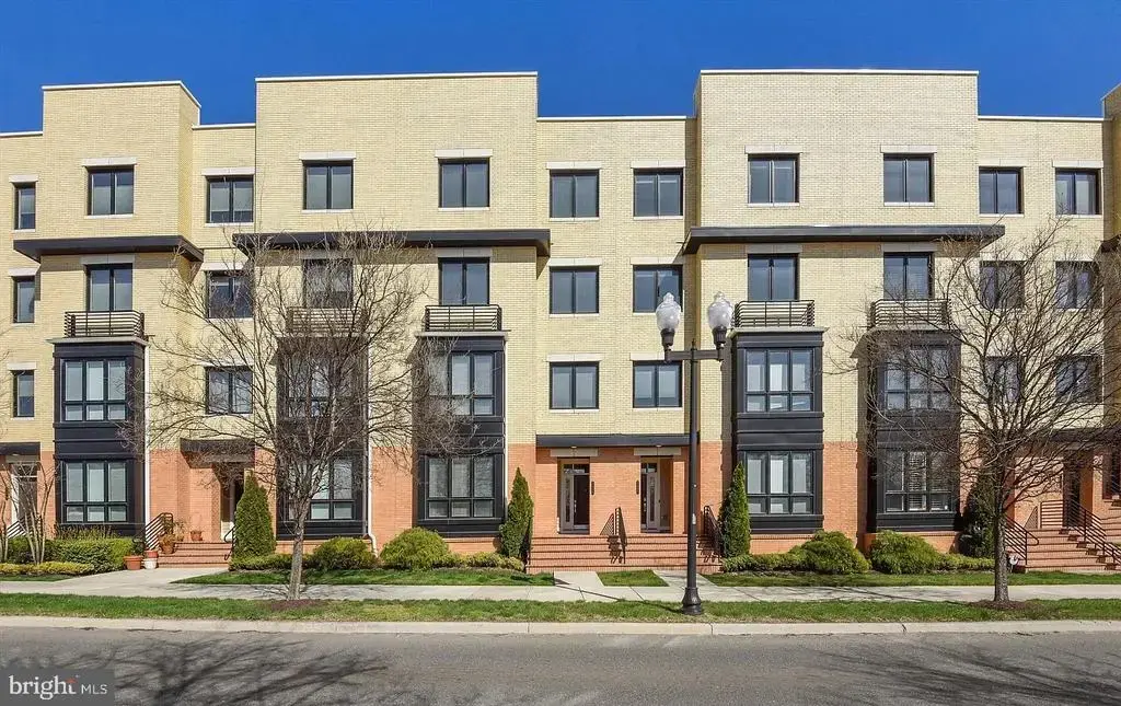 2409 Richmond Hwy #102, ALEXANDRIA