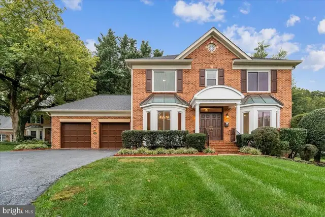 2640 Military Rd N, Arlington