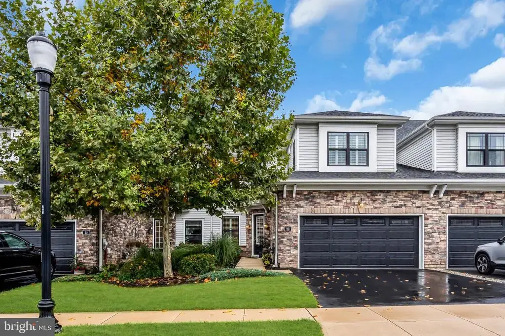 20 Dogleg Ln, LAWRENCE TWP