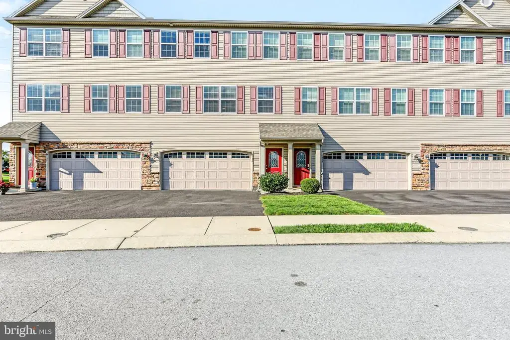 6136 Terry Davis Ct, HARRISBURG