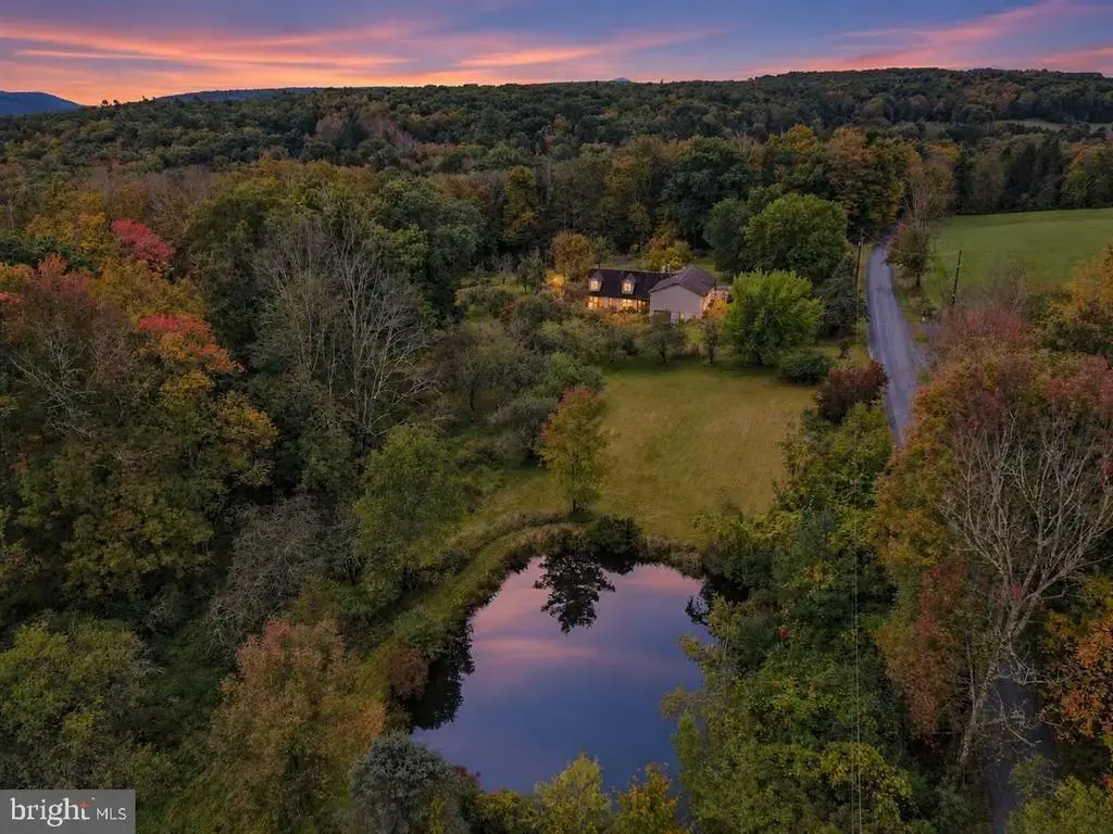 72 Steep Hill Rd, BEACH LAKE