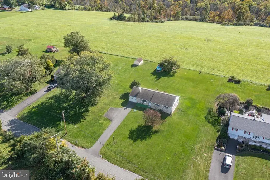 38 Locust Rd, BOYERTOWN
