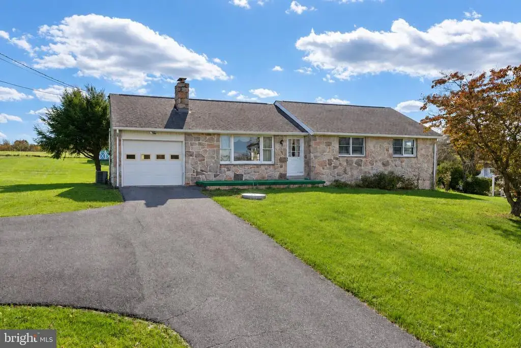 38 Locust Rd, BOYERTOWN