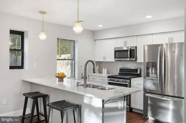 5037 Just St Ne, Washington