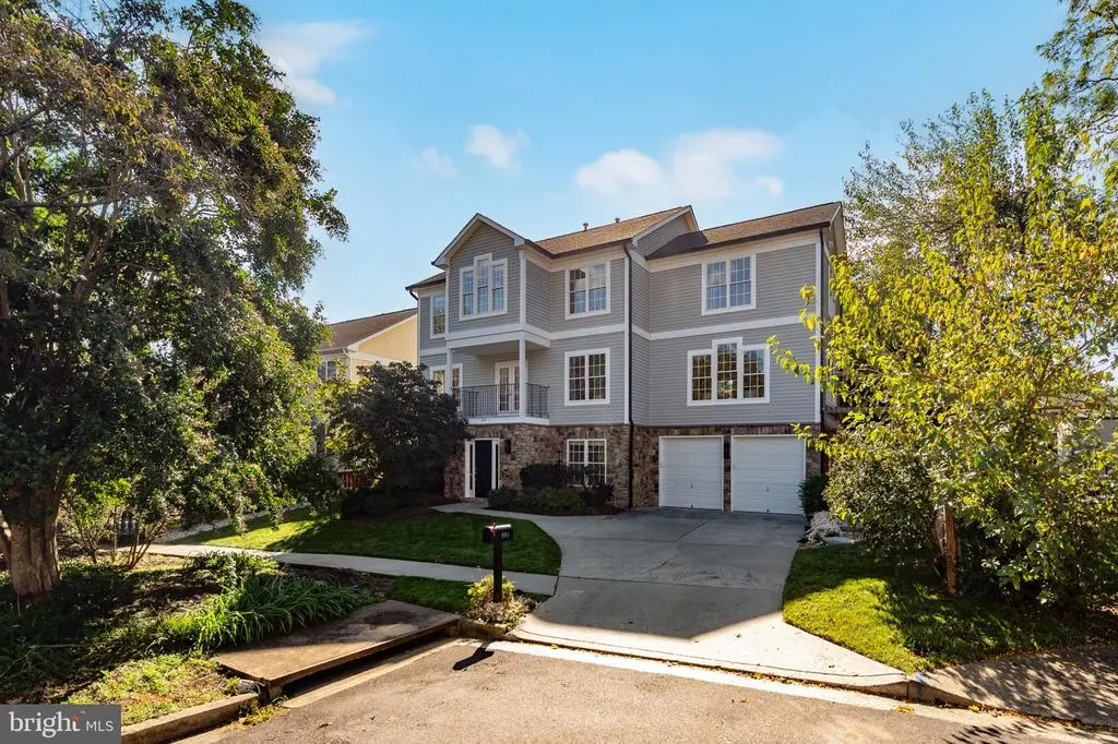 904 S Oakland St, ARLINGTON