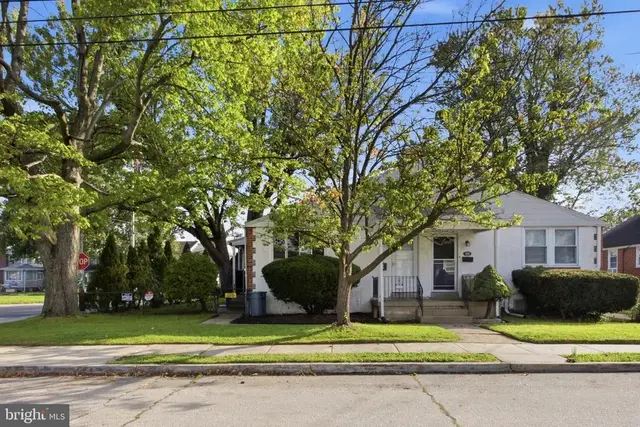 101 E Oak Ln, Glenolden