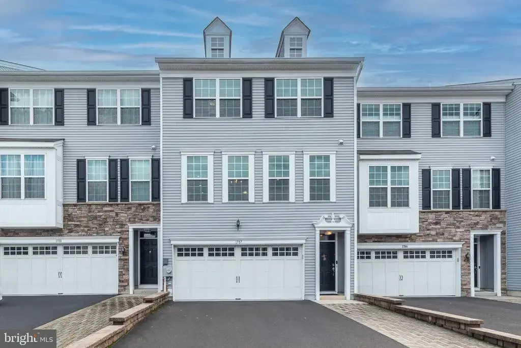 1787 Hickory Ln, LANGHORNE