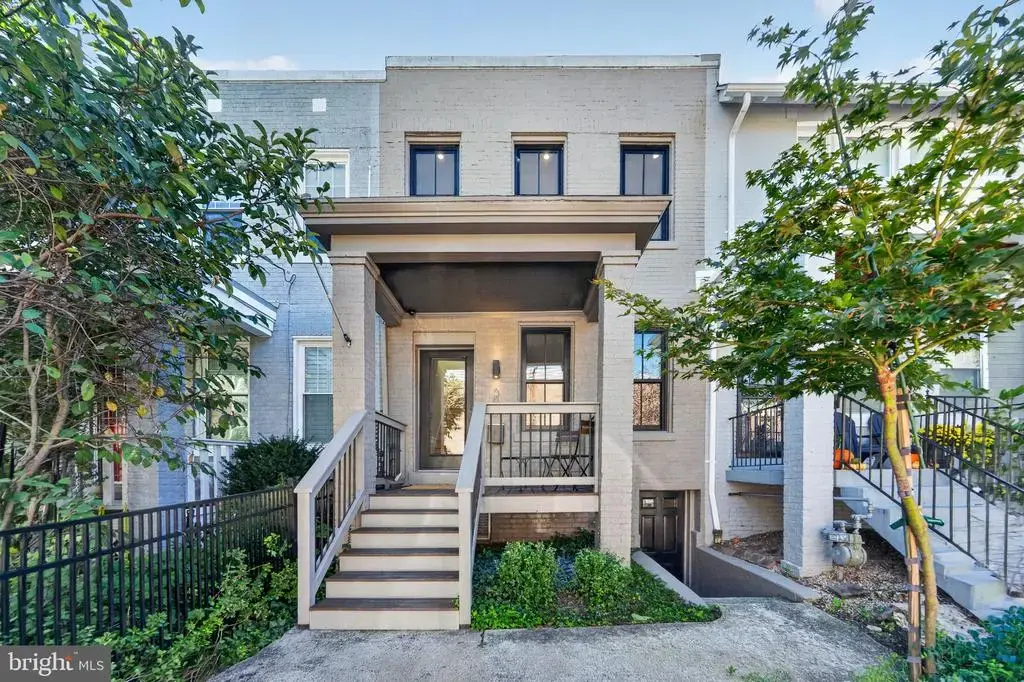 219 Douglas St Ne, WASHINGTON