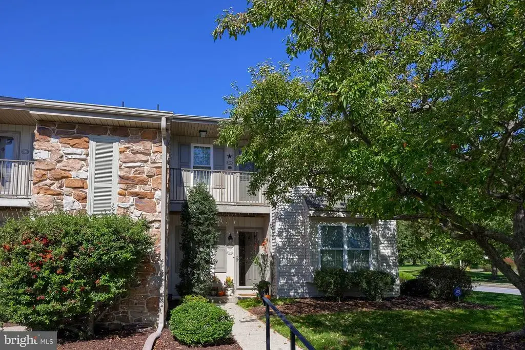 202 Greenview Dr, LANCASTER