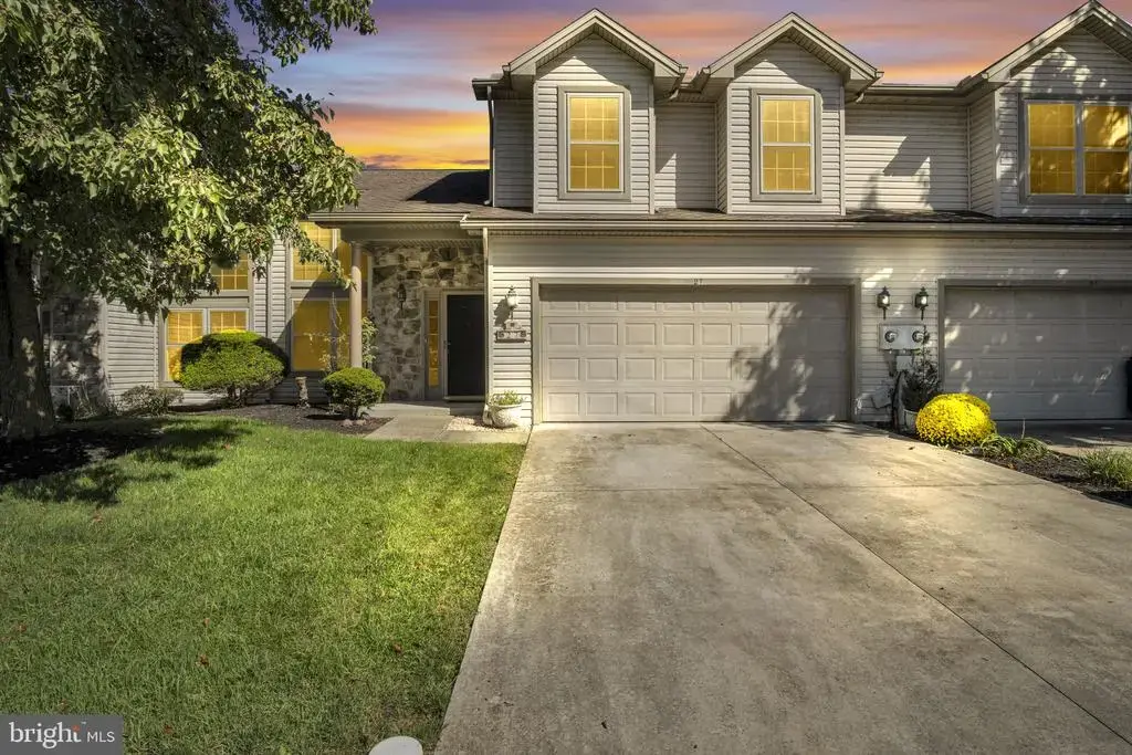 27 Edgewater Dr, MIDDLETOWN