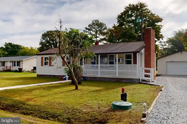 5303 Spring Dr, Cambridge