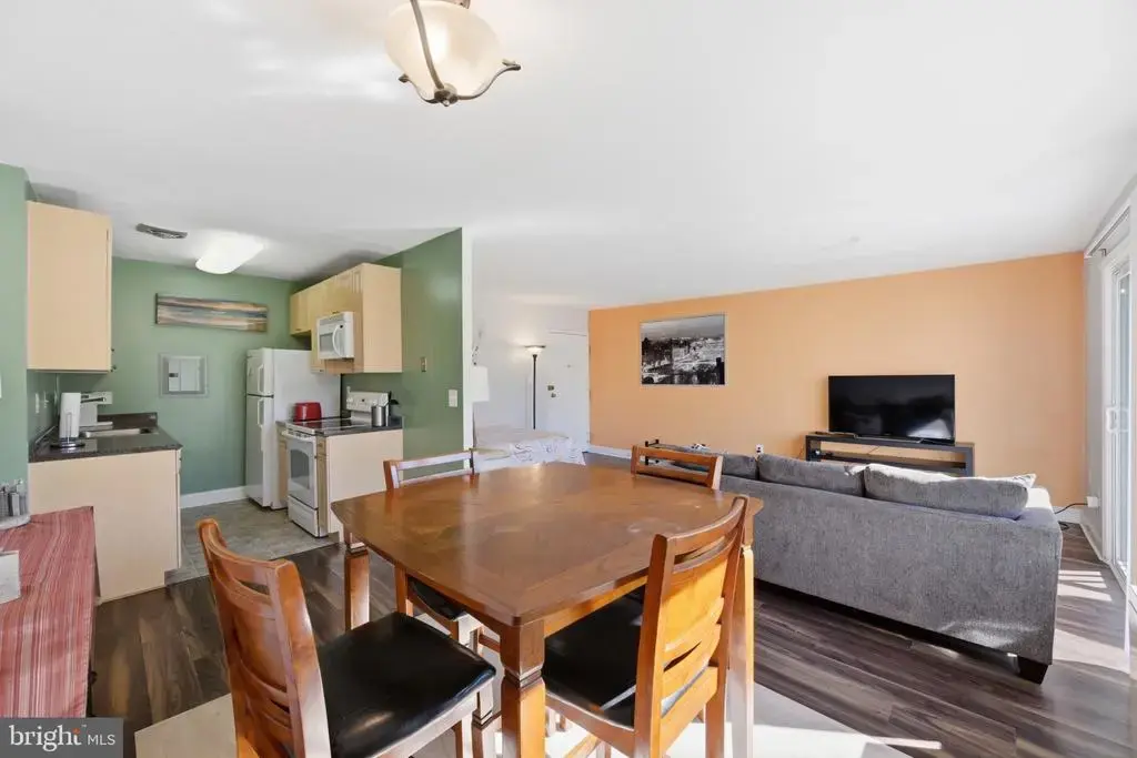 1009 Chillum Rd #412, HYATTSVILLE