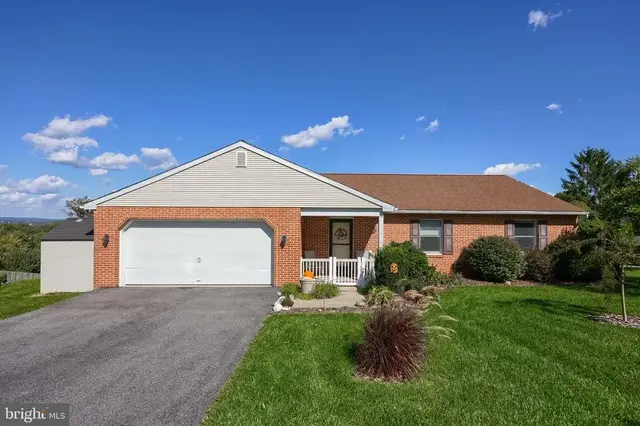 811 S Cedar St, Lititz