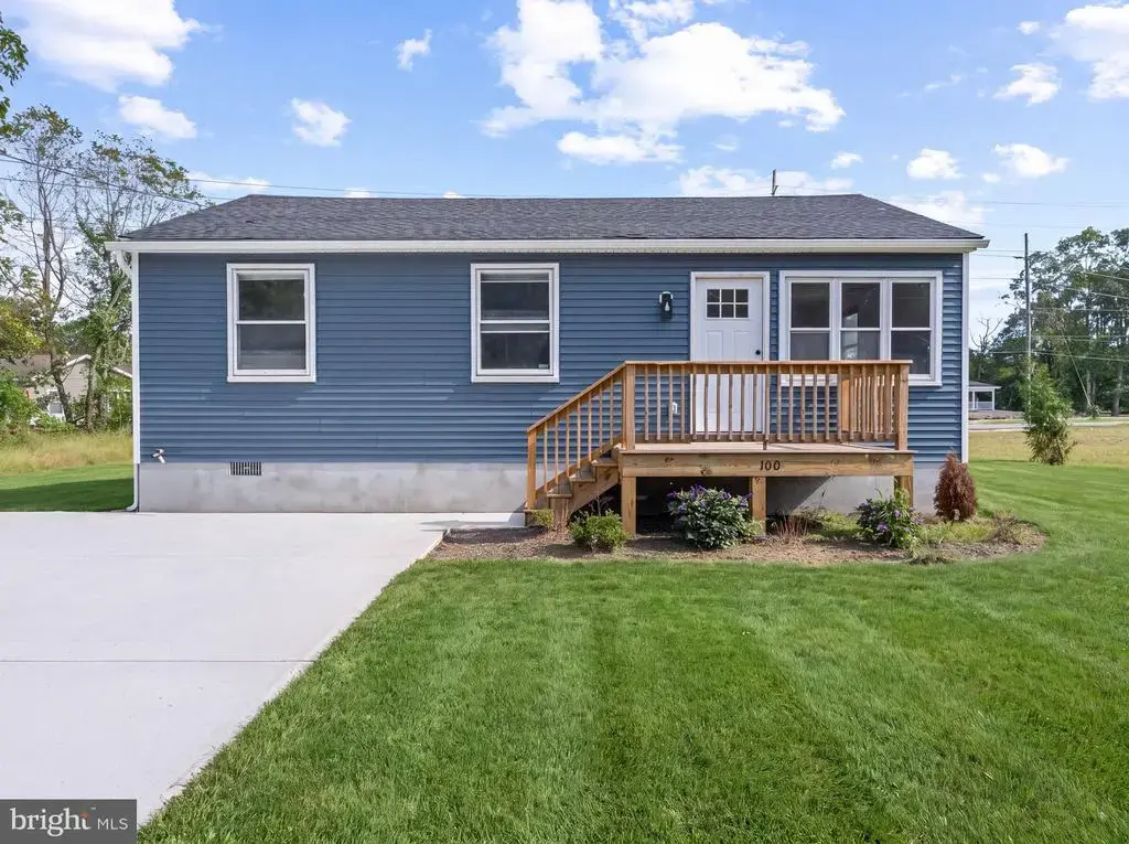 100 Wisteria St, EGG HARBOR TWP