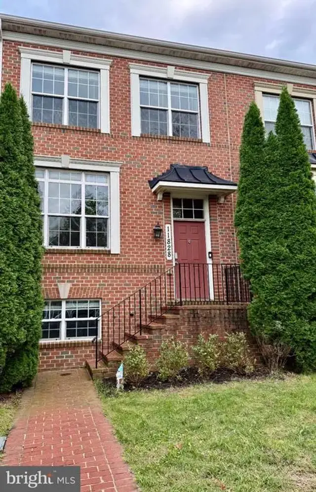 11828 Skylark Rd, Clarksburg